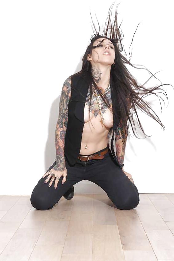 25P Tattoed girls art pics V