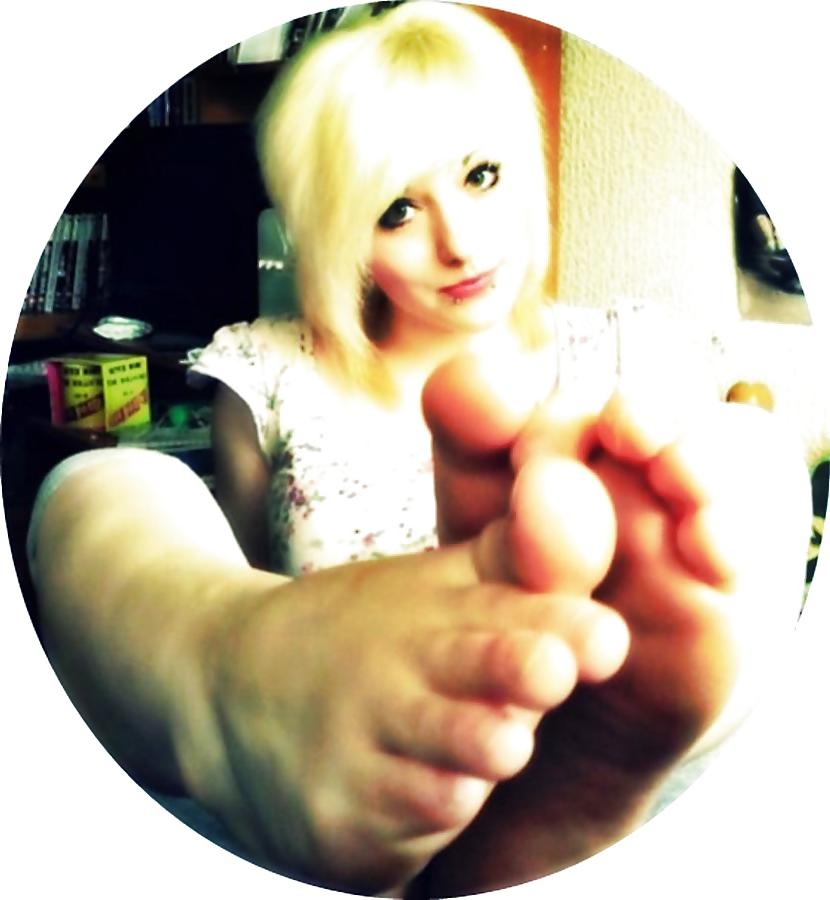25P Girls, Poses, Feet, Footjobs, Cumshots