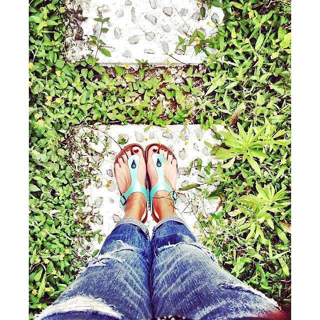 25P Birkenstock Shoes n Feet 4