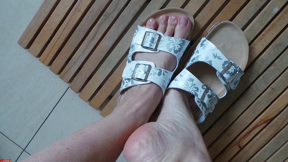 25P Birkenstock Shoes n Feet 4