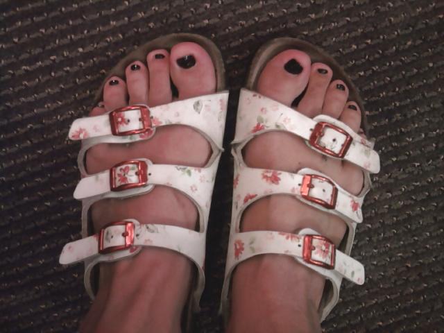 25P Birkenstock Shoes n Feet 4