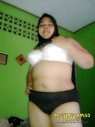 16P Malay- horny chubby girl