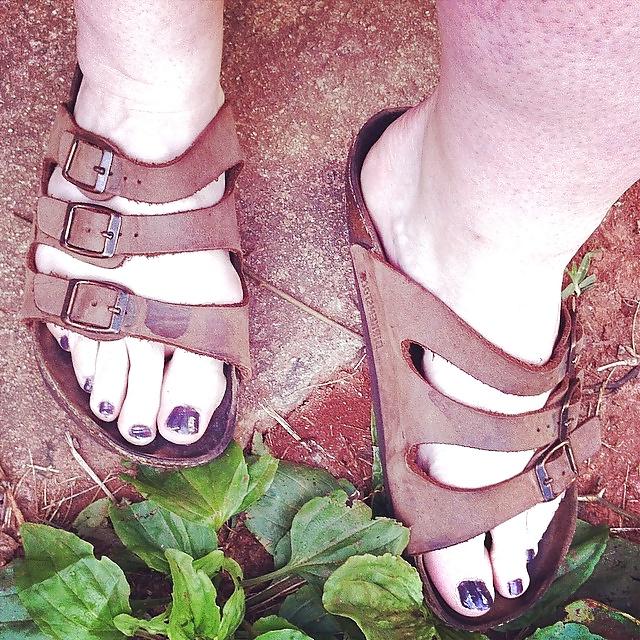 25P Birkenstock Shoes n Feet 5