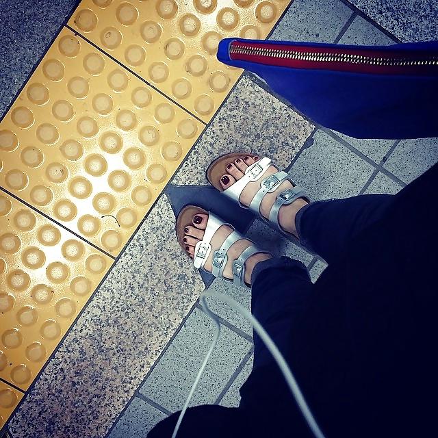 25P Birkenstock Shoes n Feet 5