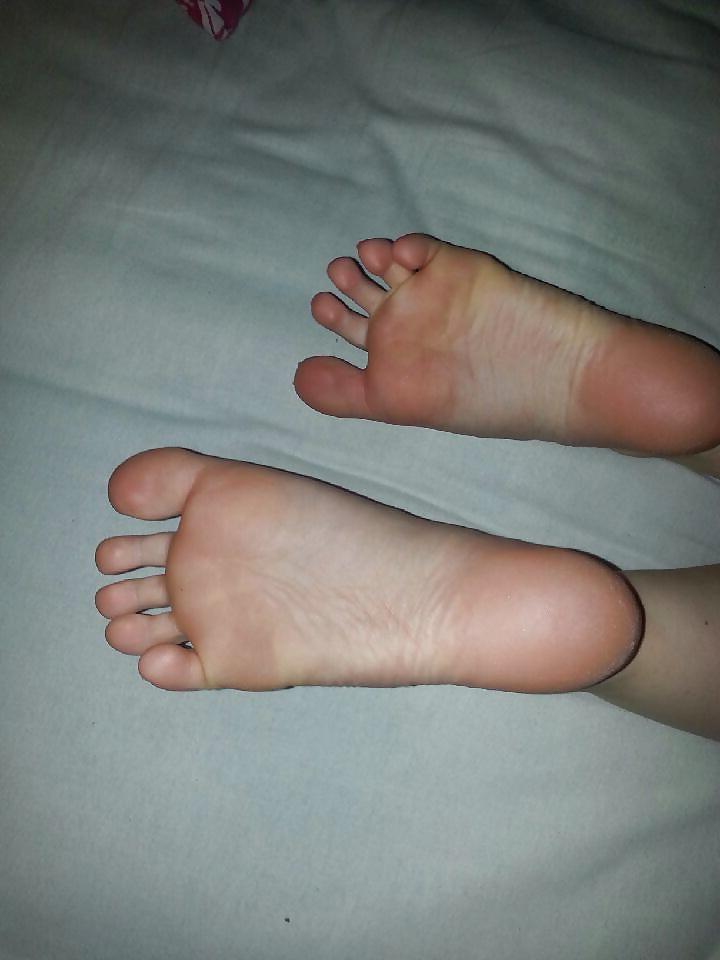 20P Red toes sexy feet