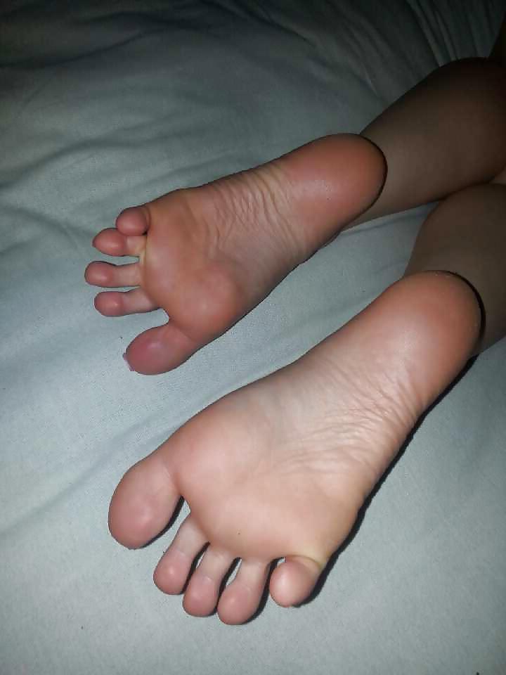 20P Red toes sexy feet
