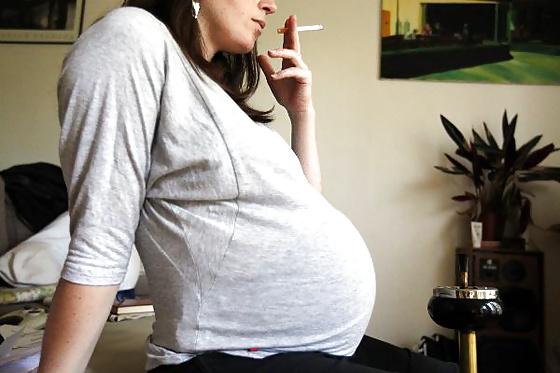 7P SMOKING MOM SMOKING PREGNANT FETISH