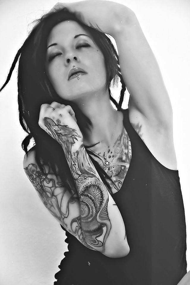 25P Tattoed girls art pics IV