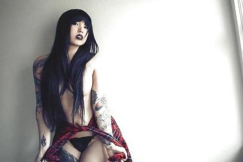 25P Tattoed girls art pics IV