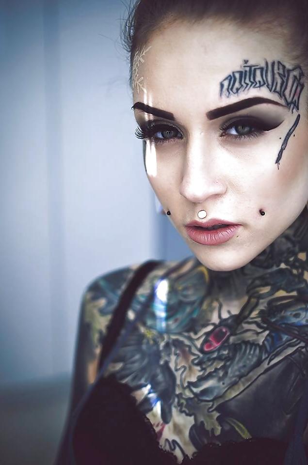 25P Tattoed girls art pics IV