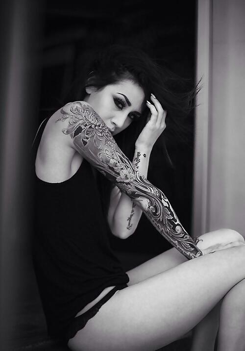 25P Tattoed girls art pics IV