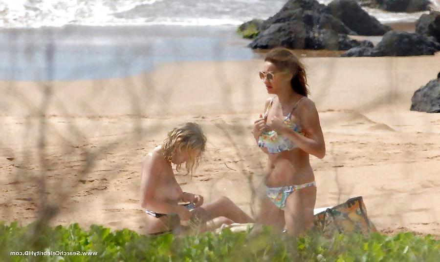 25P Ashley Benson oben ohne am Strand von Hawaii