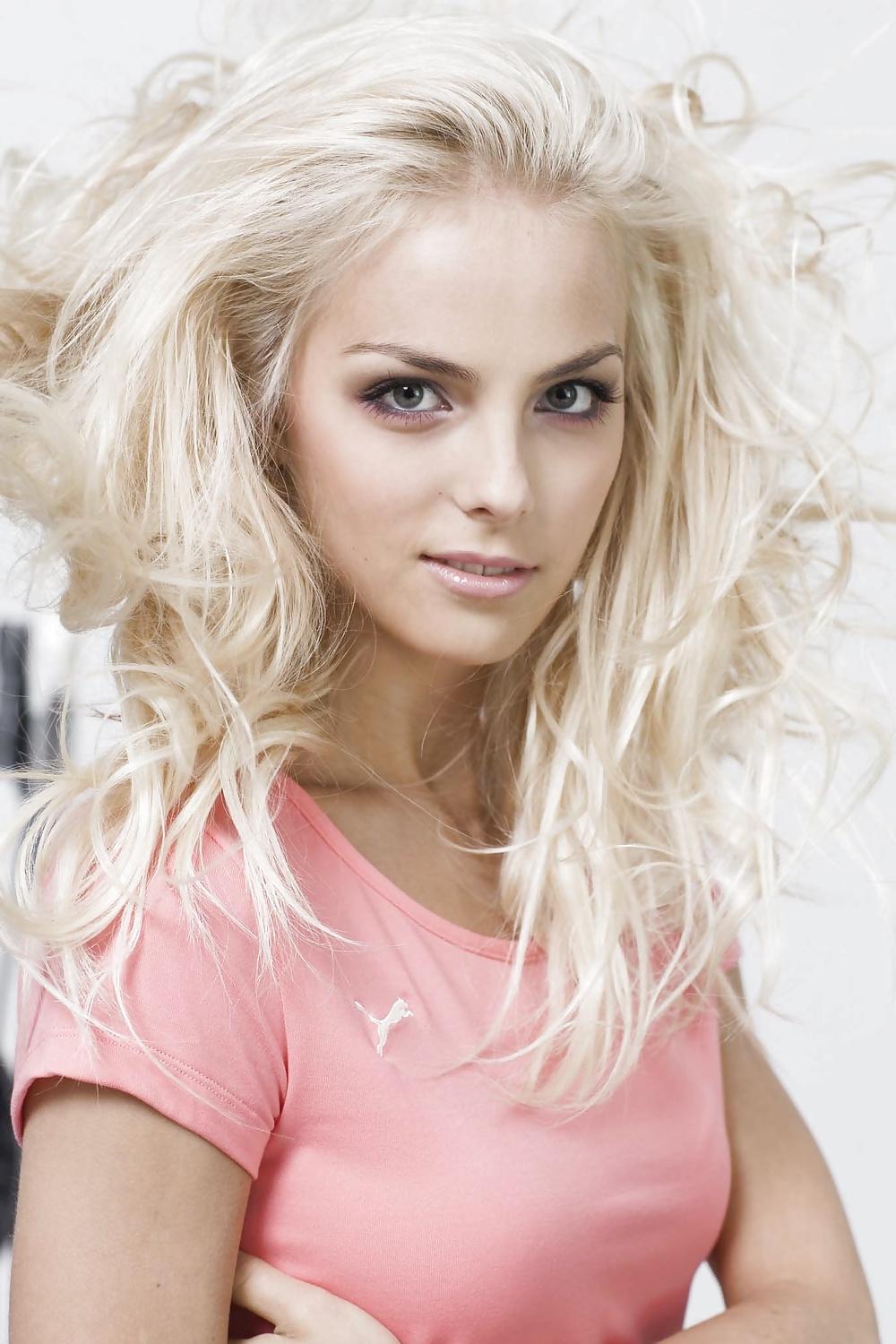 25P Kiira Korpi - hot figure skater