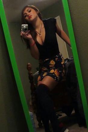 17P Cute Brunette