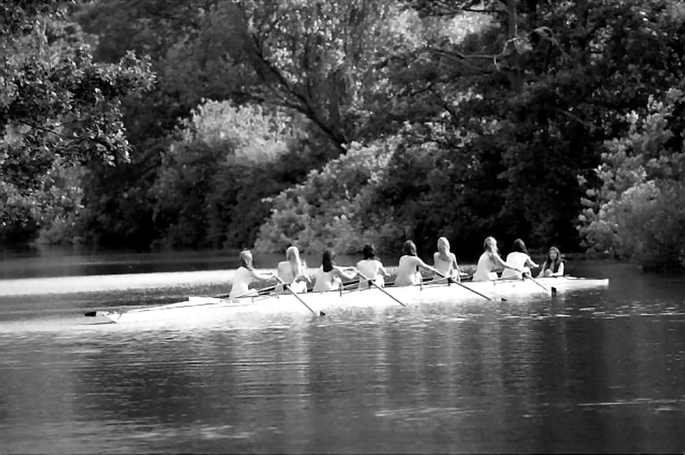13P Naked female rowing-team