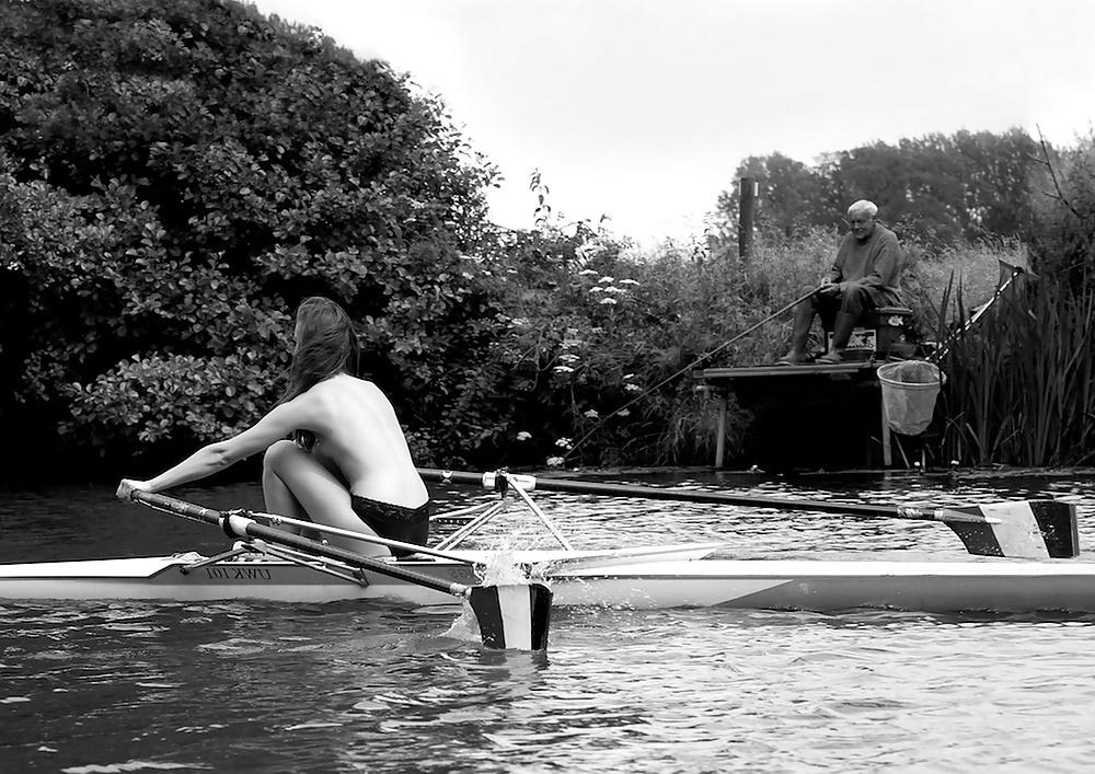 13P Naked female rowing-team