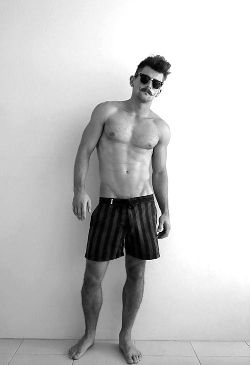 25P B&W ESSAY OF MALE FEET