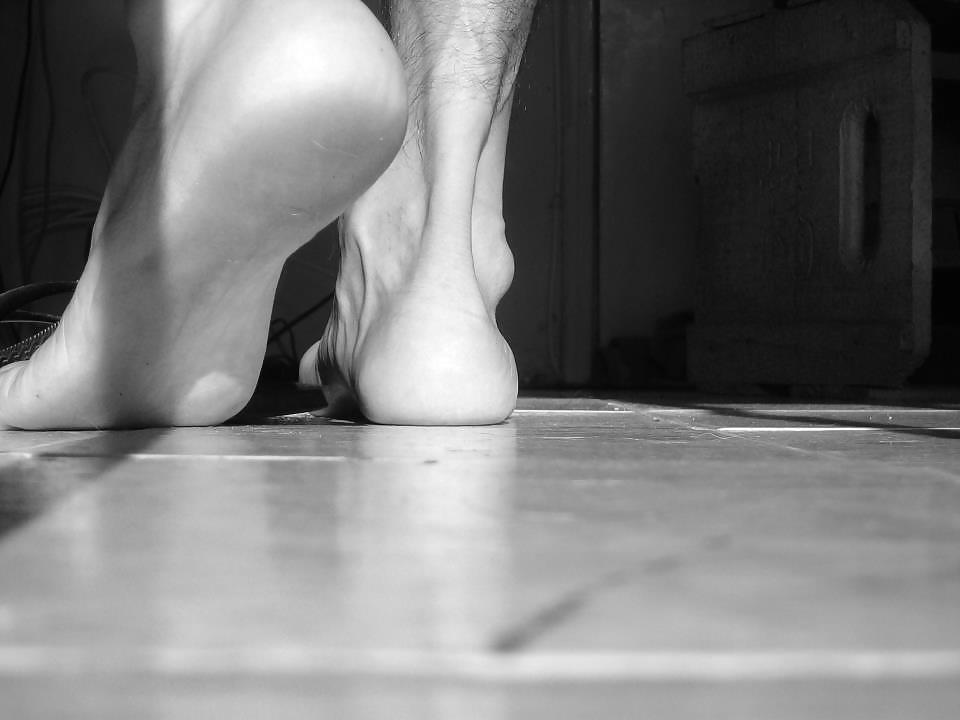 25P B&W ESSAY OF MALE FEET