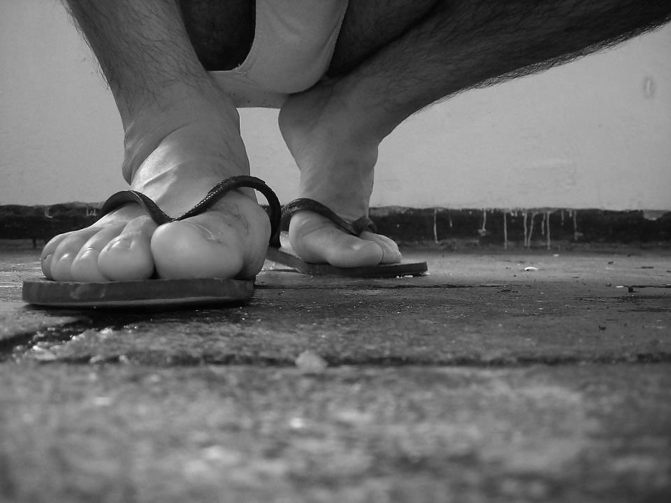 25P B&W ESSAY OF MALE FEET