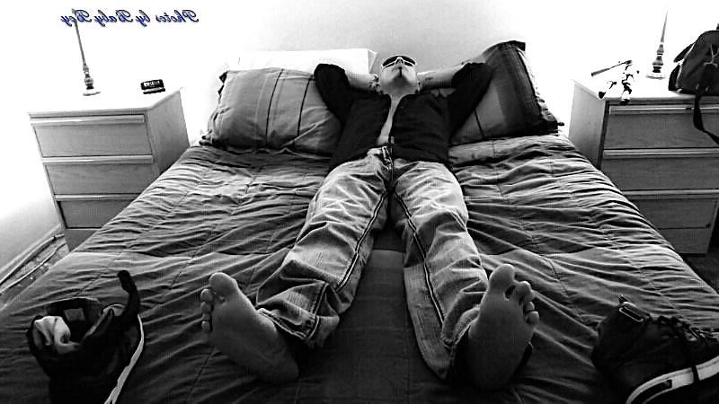 25P B&W ESSAY OF MALE FEET