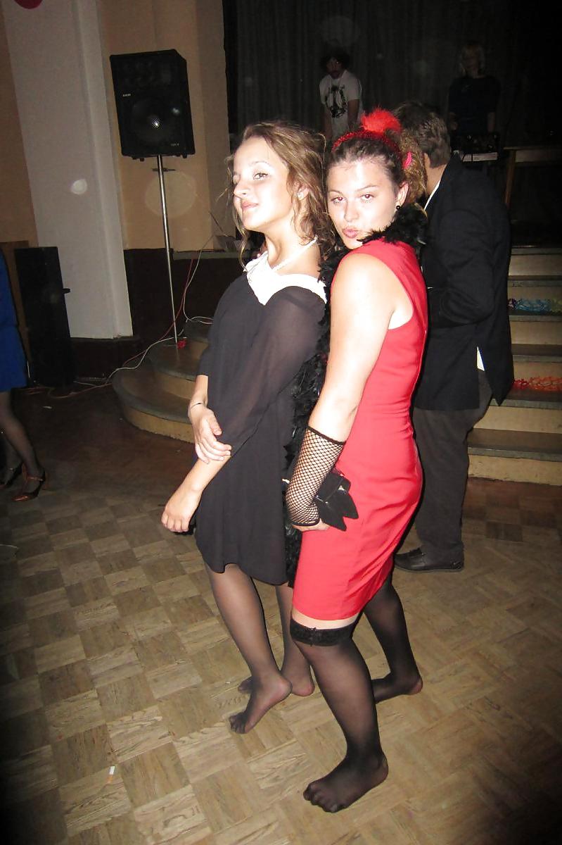 25P Wild Party Girls Feet & Legs