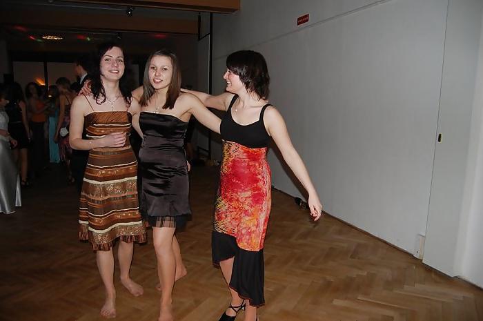 25P Wild Party Girls Feet & Legs