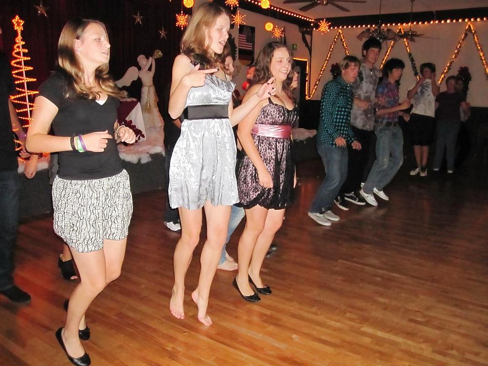 25P Wild Party Girls Feet & Legs