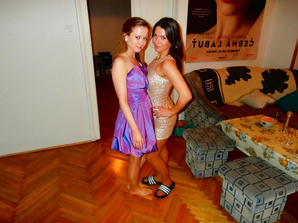 25P Wild Party Girls Feet & Legs