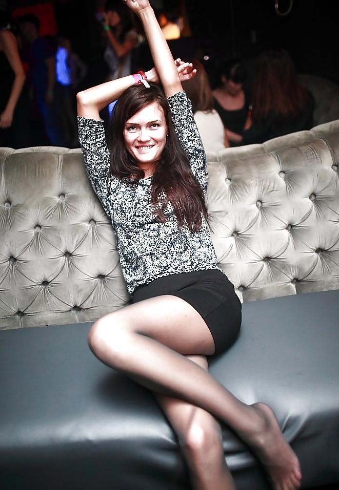 25P Wild Party Girls Feet & Legs