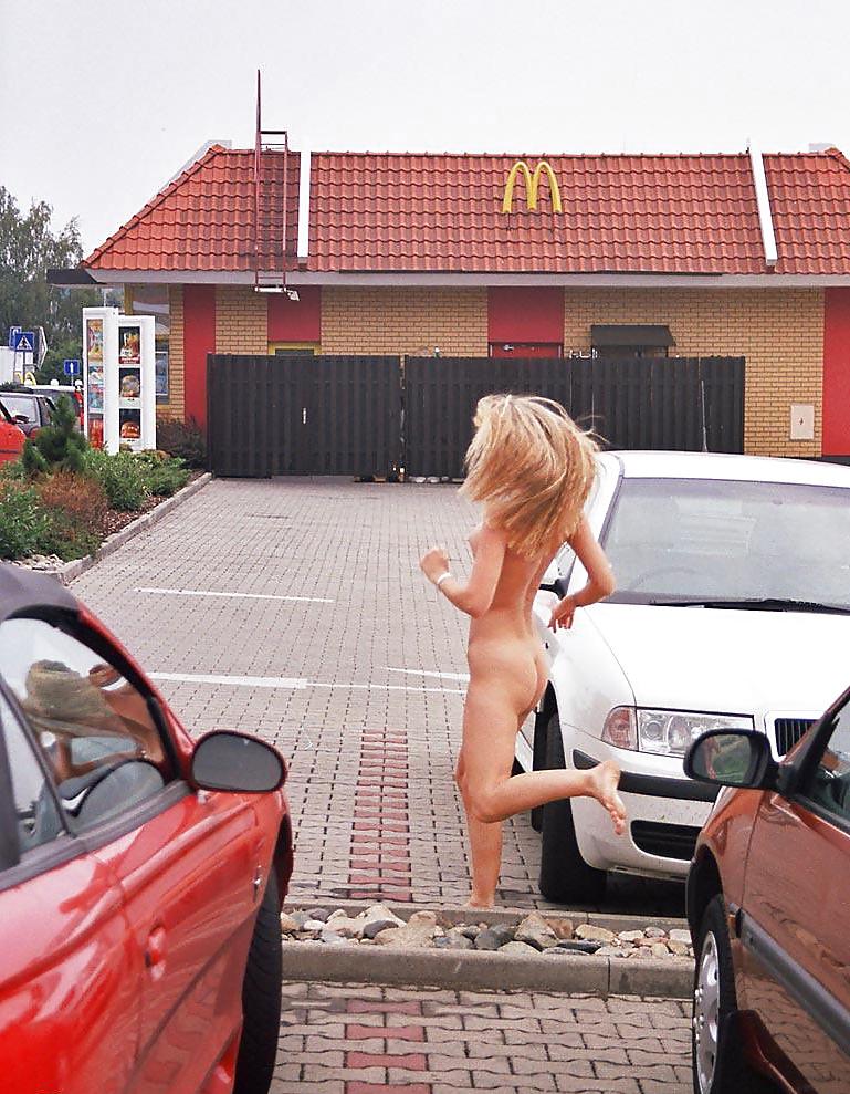 5P Flashing, voyeur and nude in public at hotsportygirls