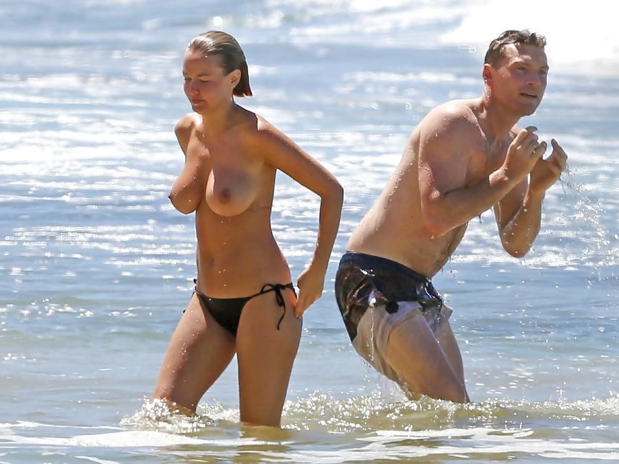 10P Lara Bingle Topless !!!