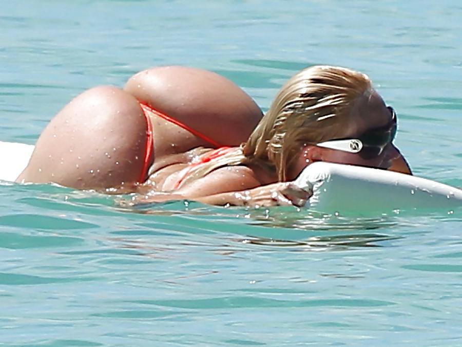 25P Coco showing her big juicy ass !!!