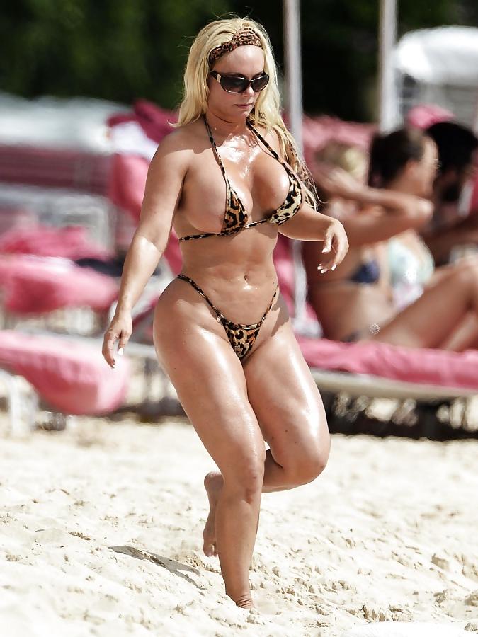 25P Coco showing her big juicy ass !!!