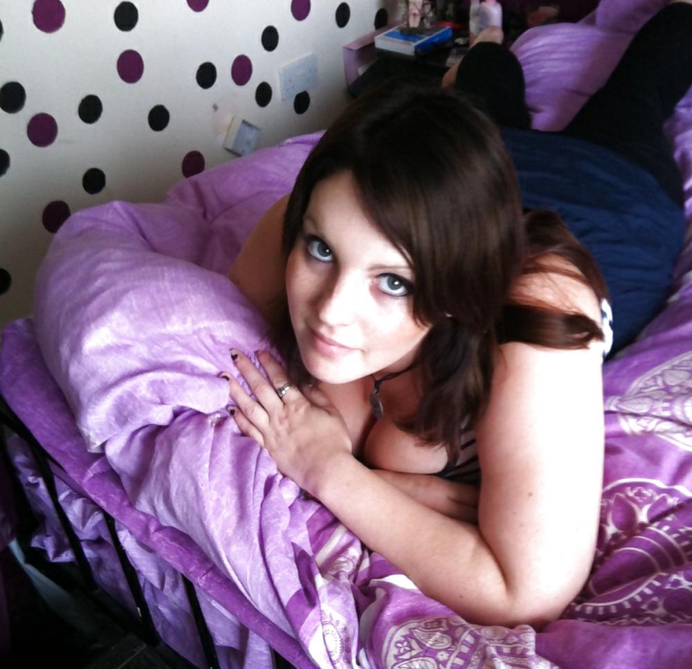 25P Willow Star Busty British Slag