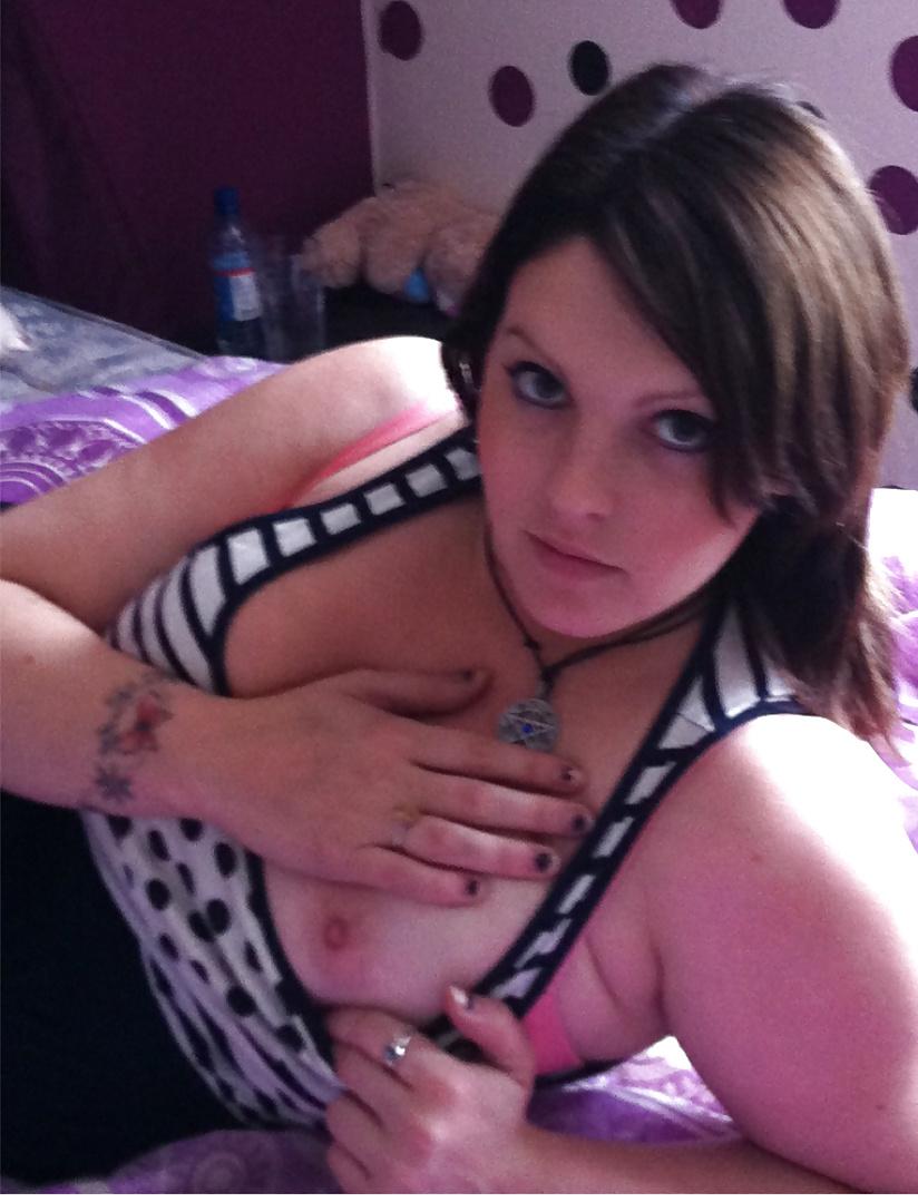 25P Willow Star Busty British Slag
