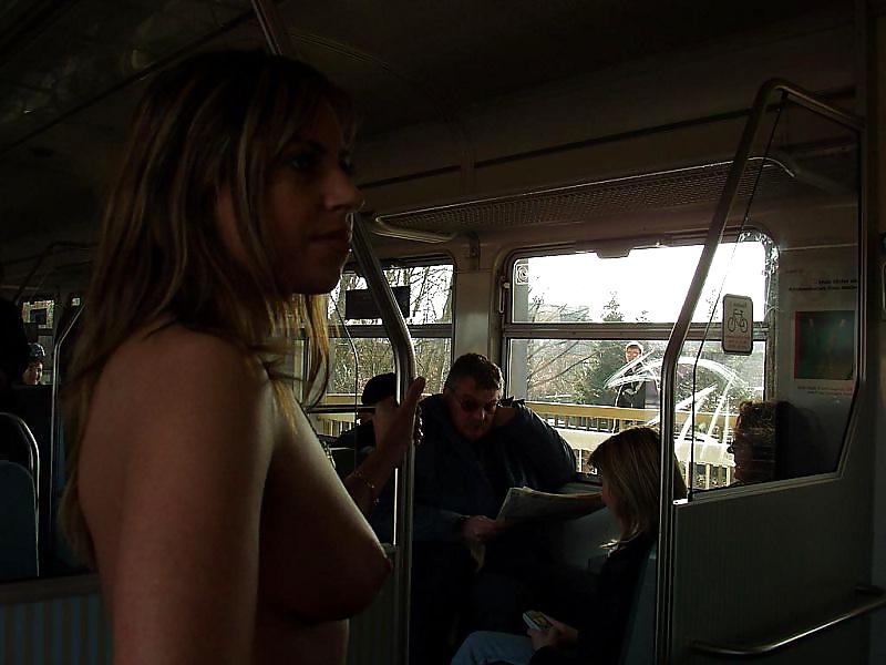 25P Nude train