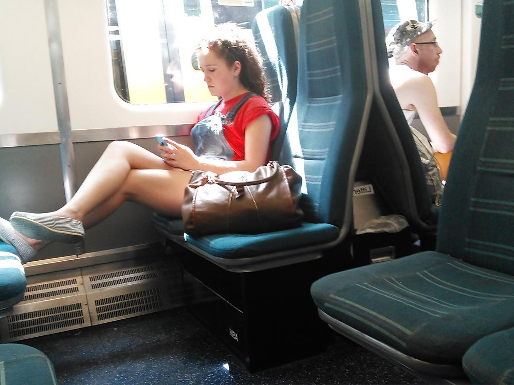 10P Londonperv's Candids 2014 - May vol 1 (Train Perving)