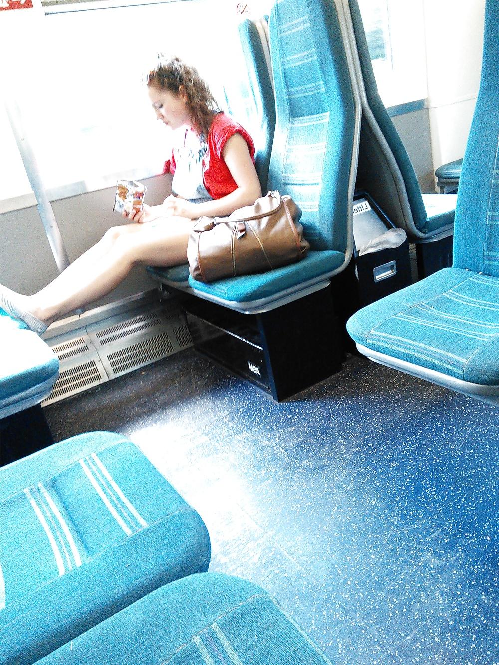 10P Londonperv's Candids 2014 - May vol 1 (Train Perving)