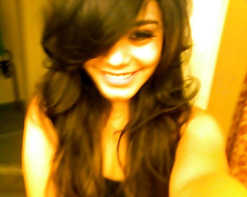 17P Vanessa Hudgens is my cum goddess.