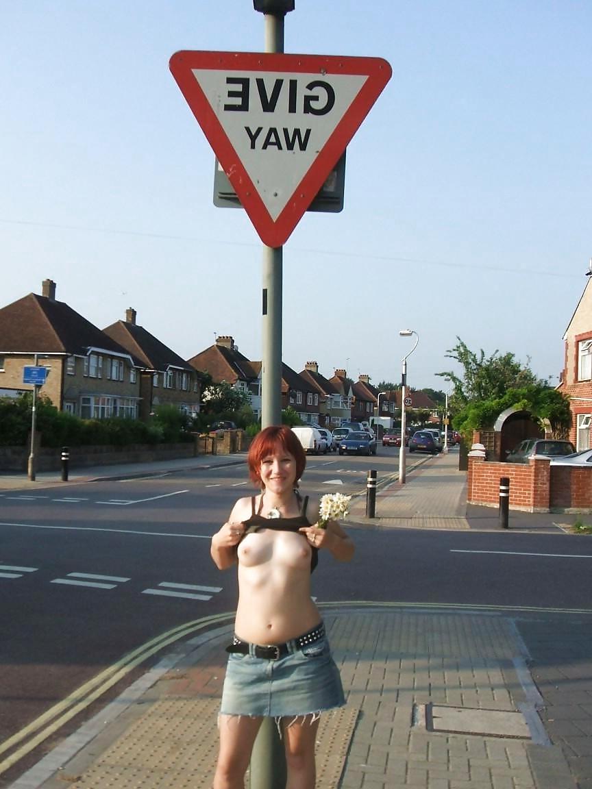 25P Flashing In Public 3