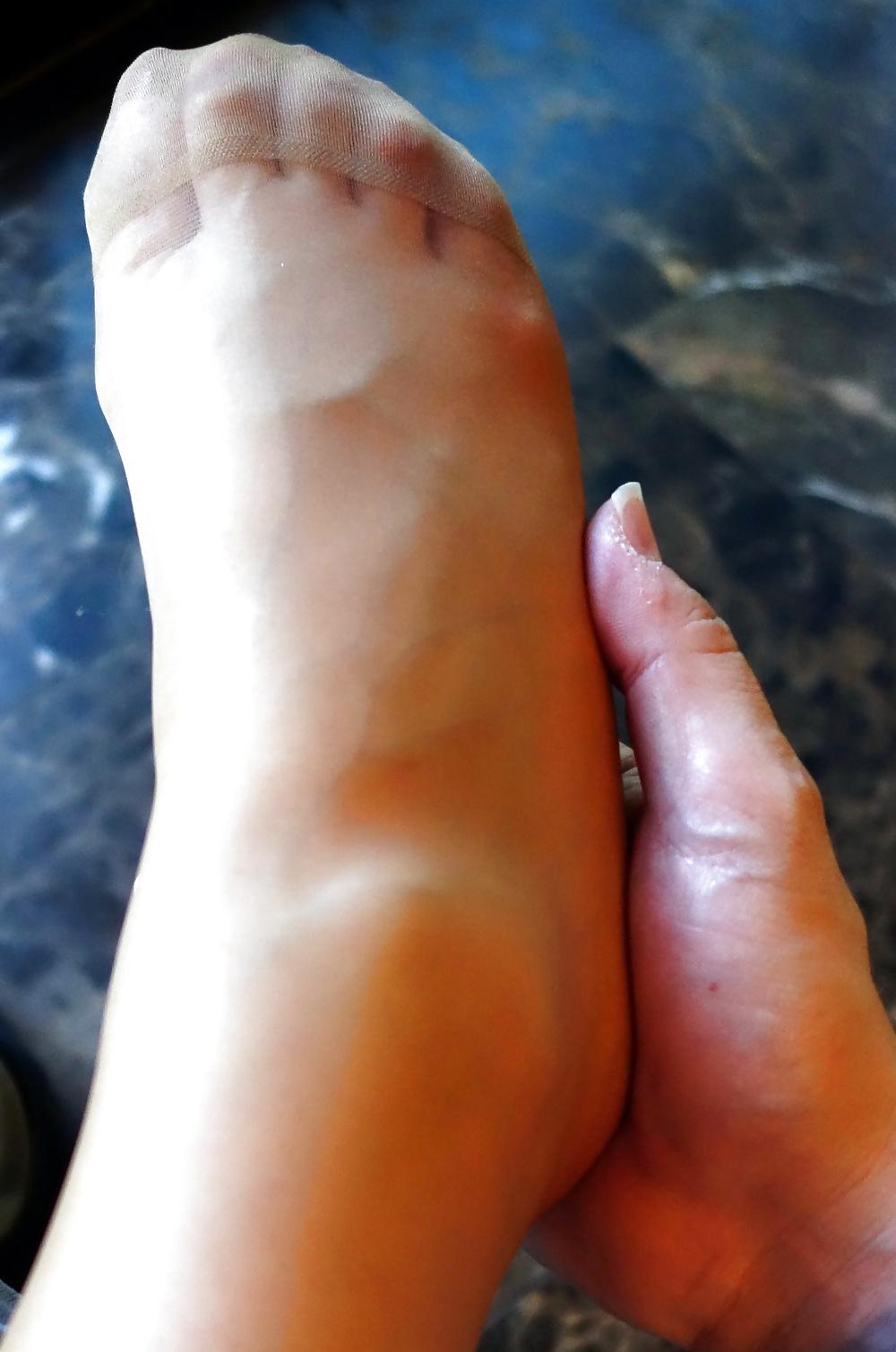 25P Wife's feet in Nylons - Samples 2