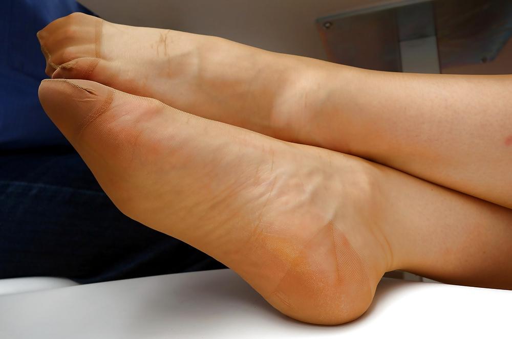 25P Wife's feet in Nylons - Samples 2