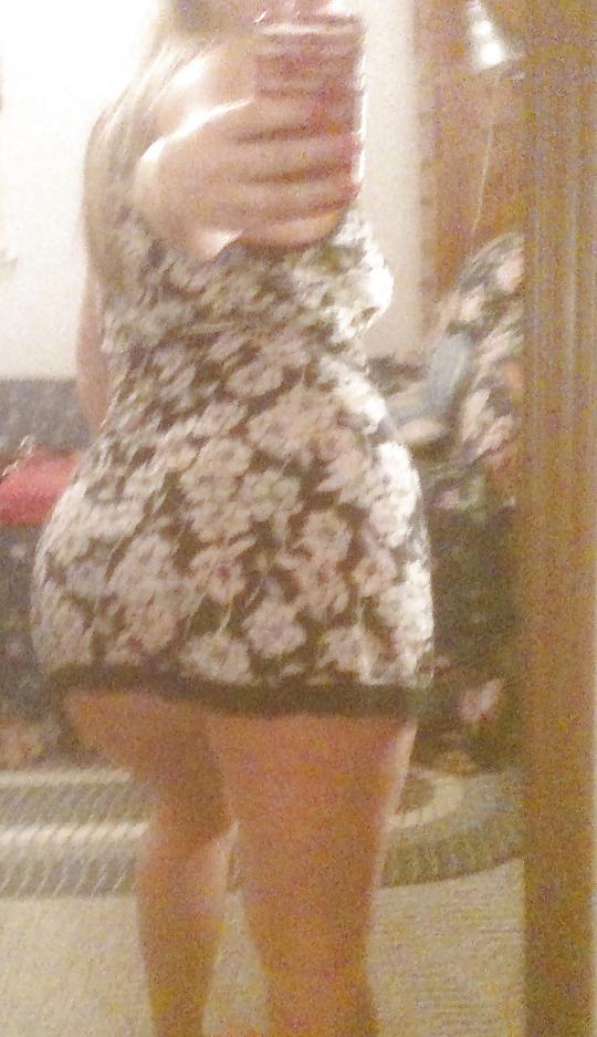13P Juicy blonde taking selfies