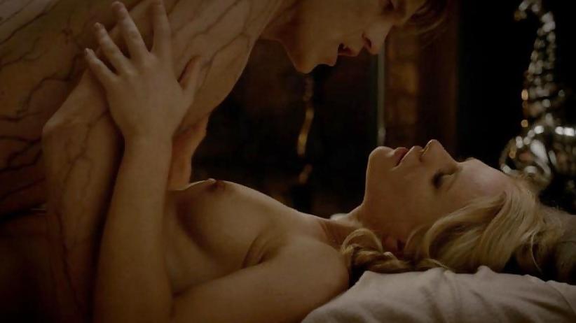 8P Anna Paquin Topless (New True Blood Again)