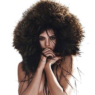 4P Kendall Jenner topless (covered)
