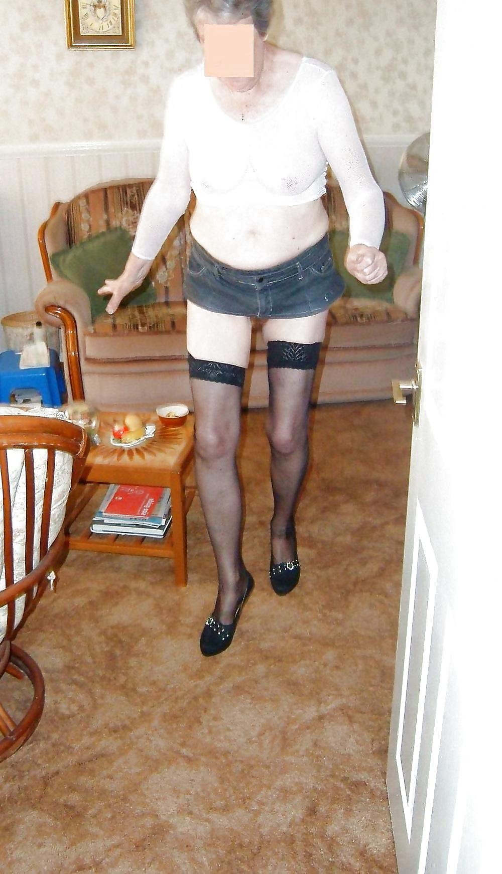 11P BRITISH GRANNY 