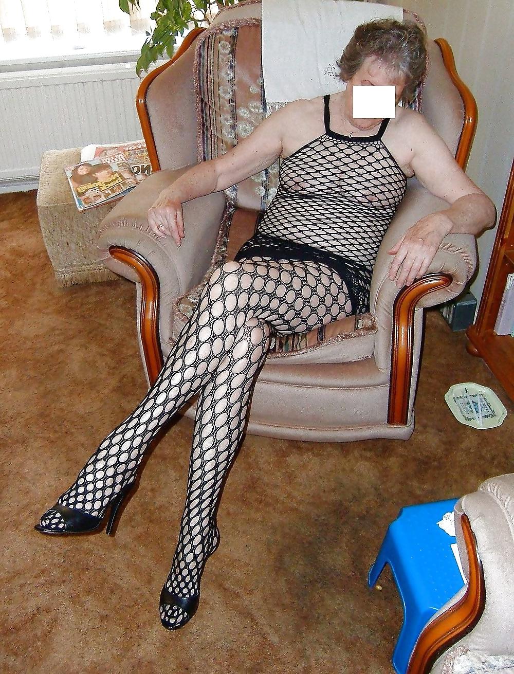 11P BRITISH GRANNY 