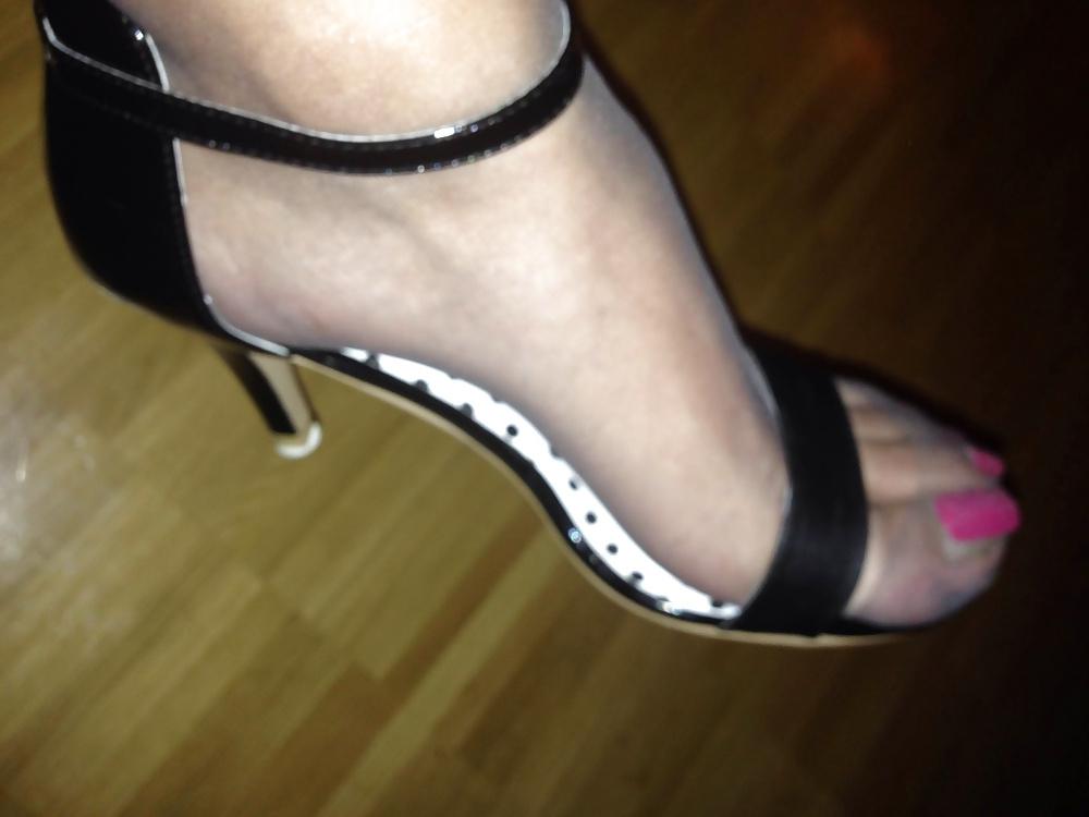 15P Heels red toes