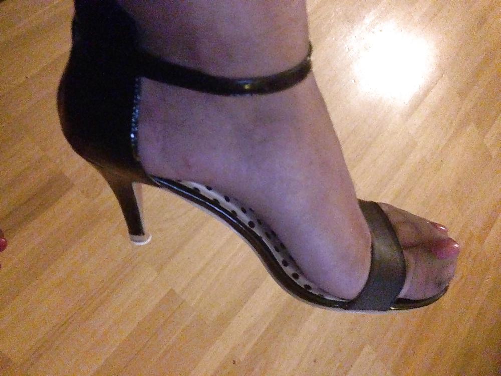 15P Heels red toes