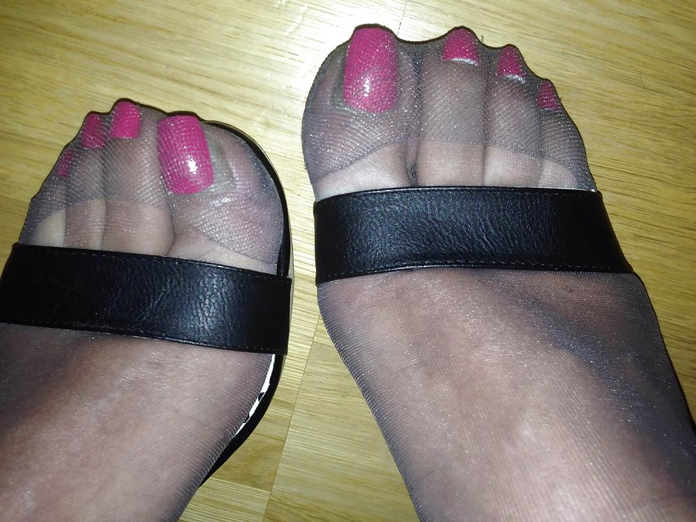 15P Heels red toes